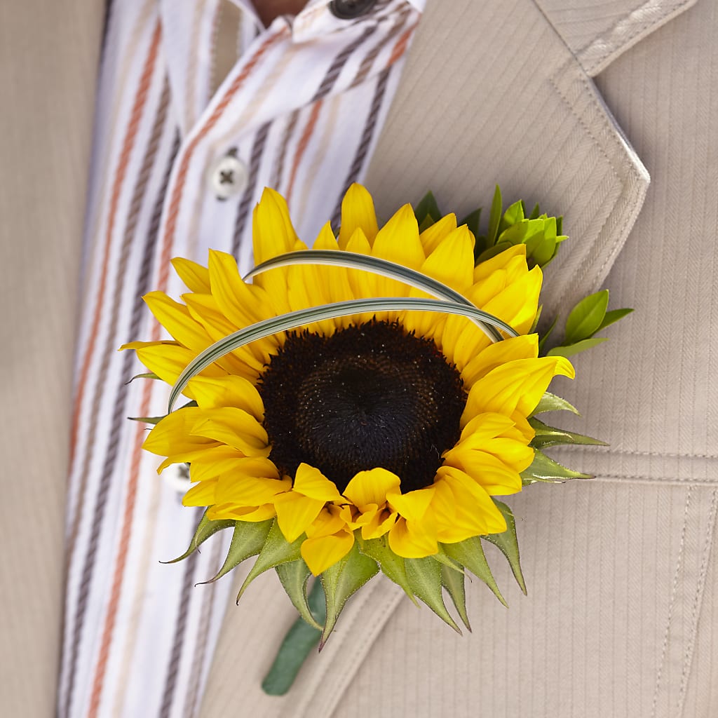 Free Spirit Boutonniere – Love Blossoms Florist, Lexington NC